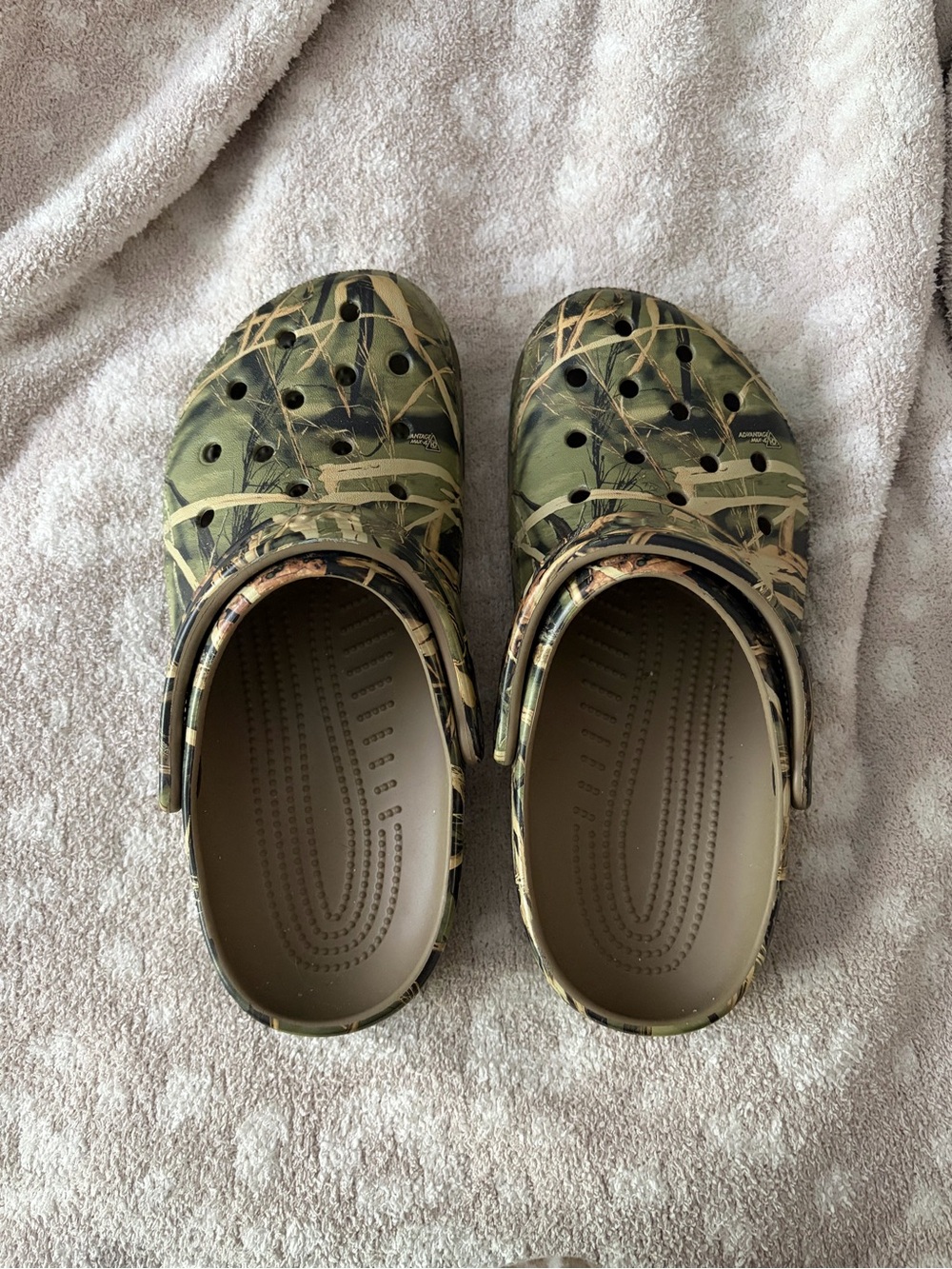 Crocs Classic Clog in Green Camo